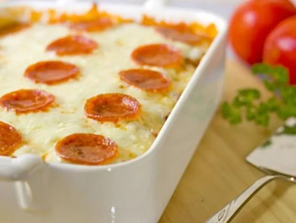 Könnyű sajtos pizza rakott