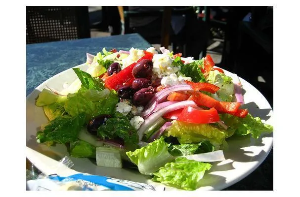 Feta görög saláta