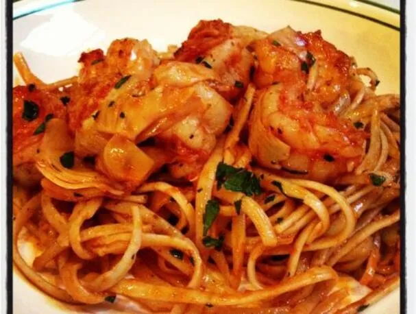 Linguini garnélával és articsóka-paradicsom mártással