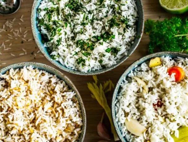 3 egyszerű rizsváltozat - pirított, fűszernövények és lime, aromás