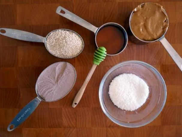 5 összetevős mogyoróvajas falatkák