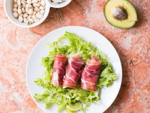 5 perces sonkás avokádós zsírbomba recept [paleo, keto]