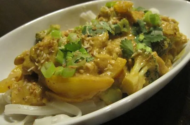 Földimogyorós curry tempeh