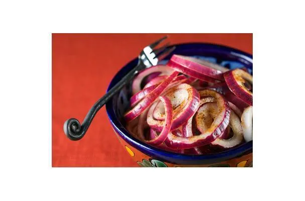 Pácolt chipotle vöröshagyma