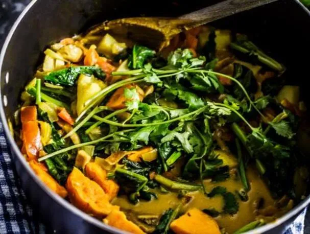 Burgonya és kókusz curry