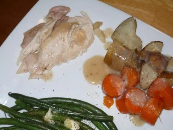 Sült csirke burgonyával és sárgarépával