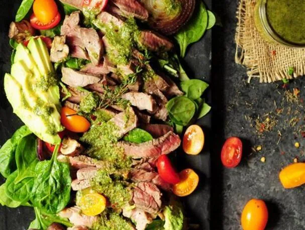 Marhasaláta chimichurri mártással