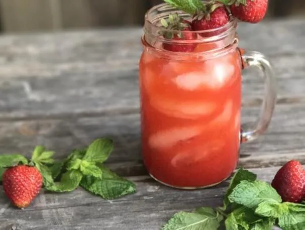 Eper-balzsamecetes tequila sour