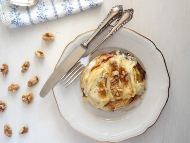 Camembert-káposzta szeletek gratinírozva