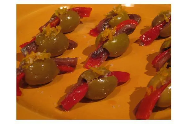 Töltött olajbogyó