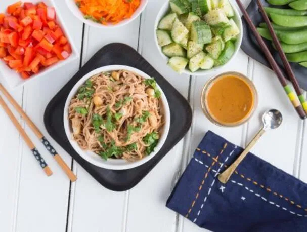 Kesudiós tészta saláta zöldségekkel