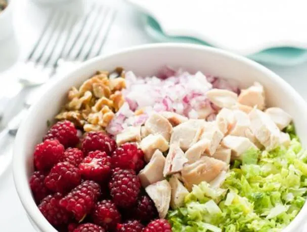 Vágva saláta tayberryvel